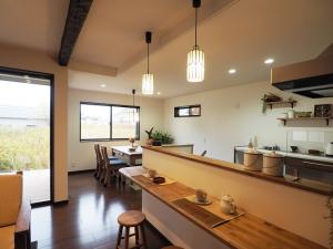 ちょっとティータイムや一人時間を楽しむ、リビングと繋がったパティオのある生活